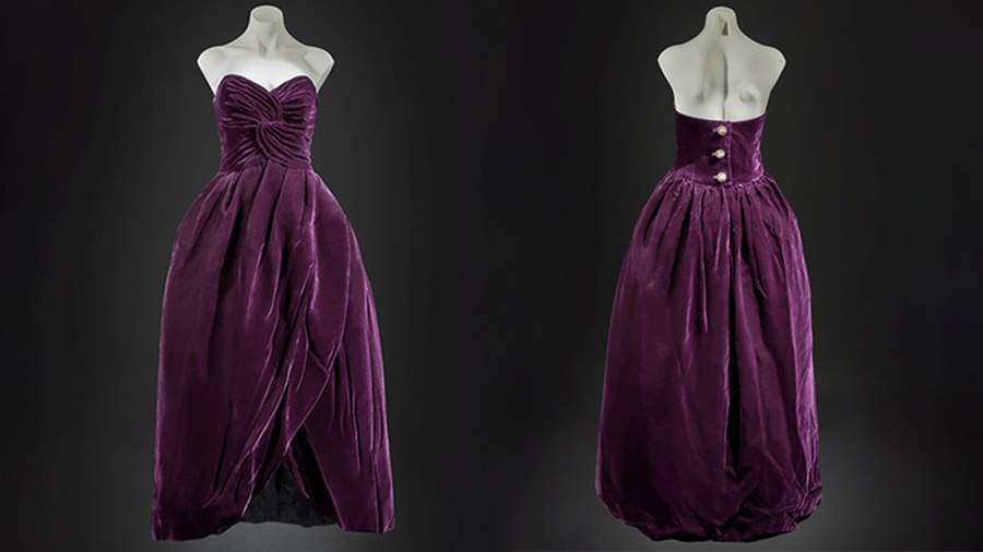 Платье принцессы Дианы выставили на аукцион в Нью-Йорке