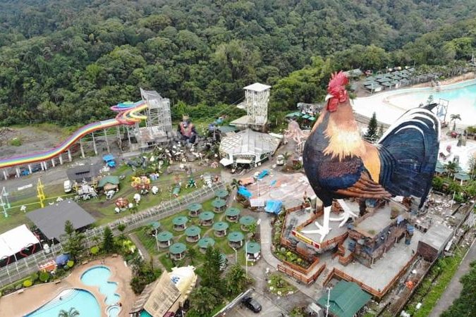 Philippines-resort-features-worlds-largest-chicken-shaped-building.jpg