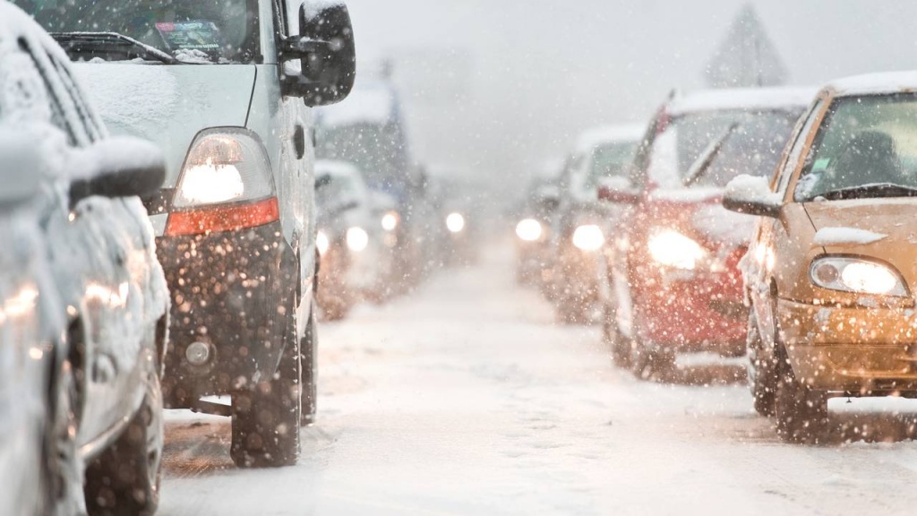 traffic-jam-caused-by-heavy-snow.jpg